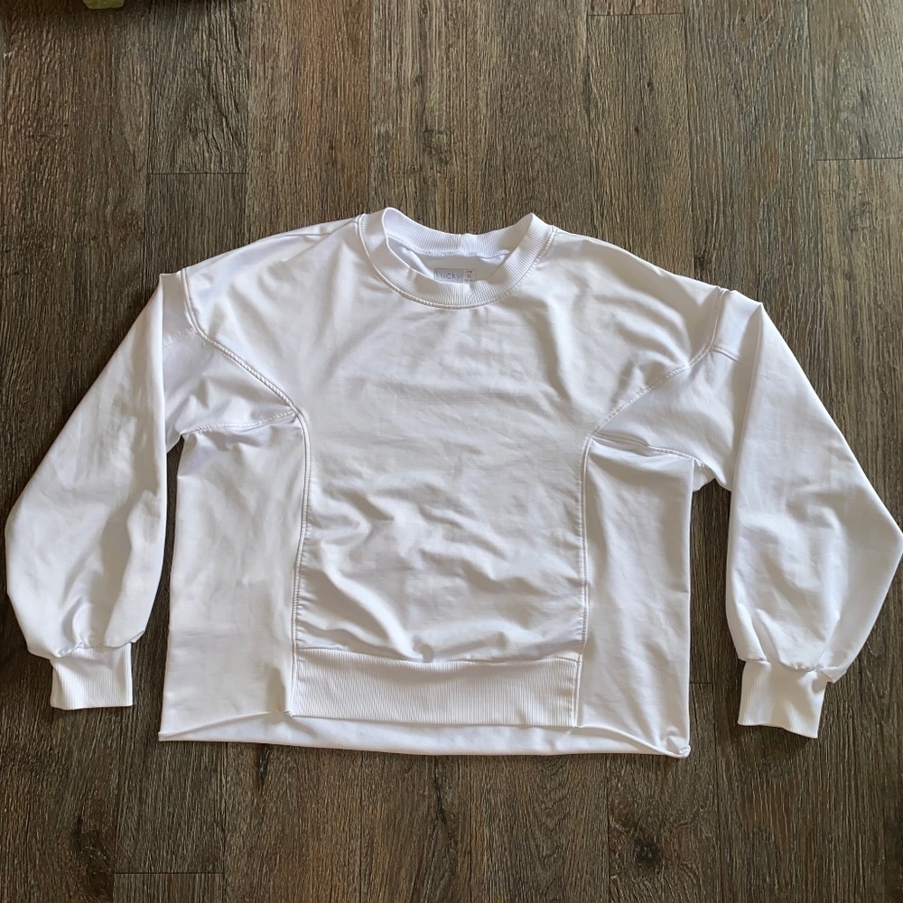 LUCKY IN LOVE Ruched Back Sz XS white Athletic Top